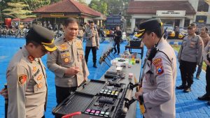 Jelang Pilkades di Bangkalan, Wakapolda Jatim Cek Kelayakan Almatsus dan Ranmor Dinas Polres Bangkalan