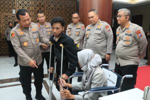 Polri Peduli, Kapolda Jatim Berbagi Untuk Kaum Disabilitas