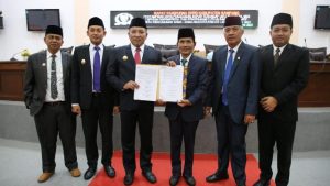 Bupati dan Wabup Sampang Hadiri Rapat Paripurna DPRD Penyampaian LKPJ dan Pengesahan Raperda Inisiatif