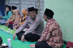 Sampaikan Himbauan Kamtibmas, Kapolres Bojonegoro Sambang dan Ajak Warga Slum Area Berbuka Puasa Bersama