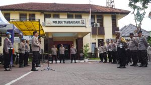 Kapolrestabes Surabaya cek dan Pimpin Apel pagi di Mapolsek Tambaksari