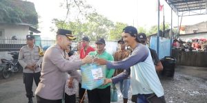 Polres Kediri Kota Patroli Kamtibmas di Bulan Ramadhan Sambil Berbagi Berkah