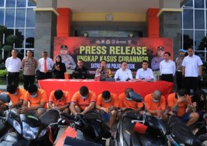 Polres Gresik Press Release Ungkap Kasus Pencurian Kendaraan Bermotor