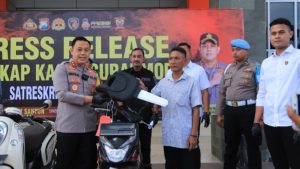Kapolres Gresik Kembalikan Motor Hasil Curian, Korban: Terima Kasih Pak Polisi