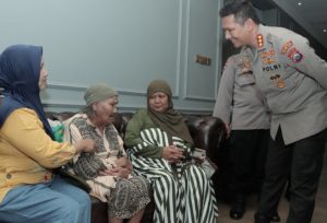 Di Polresta Malang Kota Akhir Penantian 37 Tahun Hernik Bertemu Keluarganya Buah Kepedulian Pak Bhabin