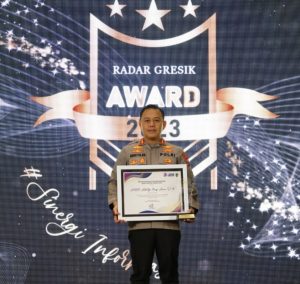 Jaga Kamtibmas, Kapolres Gresik Terima Penghargaan Radar Gresik Award 2023