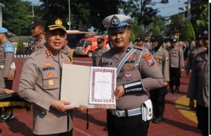 Kapolres Gresik Ganjar 38 Anggota Yang berprestasi