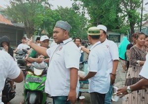 Ormas ALDERA Bagikan Ratusan Takjil Gratis di Jalan Simolawang