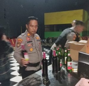 Polres Probolinggo Amankan Ratusan Botol Miras Pada Operasi Pekat di Bulan Ramadhan