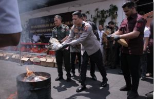 Polresta Malang Kota Musnahkan Ribuan Botol Miras Hasil Ungkap Kasus Ops Pekat Semeru 2023