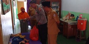 Peduli Disabilitas, Kapolsek Arosbaya Polres Bangkalan Turun Langsung Beri Bantuan