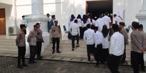 Pastikan Kondusif, Puluhan Anggota Polres Bangkalan Kawal Uji Kompetensi Bacakades