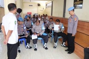 Cegah Narkoba di Bulan Ramadhan, Polres Sumenep Gelar Test Urine Bagi Propam Polsek Jajaran