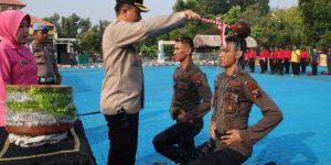 Kapolres Bangkalan Tutup Upacara Tradisi Penerimaan Bintara Polri Tahun 2023