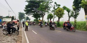 Kapolsek Kertosono Pimpin Pengamanan Jalur IKSPI Kera Sakti Dari Madiun