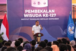 DI HADAPAN CALON WISUDAWAN ITS KE-127, WALI KOTA ERI BAGIKAN PENGALAMAN HADAPI TANTANGAN DUNIA KERJA