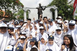 MENUJU KOTA LAYAK ANAK DUNIA, WALI KOTA ERI CAHYADI PAPARKAN PARTISIPASI ANAK SURABAYA DI FORUM INTERNASIONAL