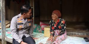 Kapolres Sampang Terus Bagikan Sembako Kepada Masyarakat Kurang Mampu
