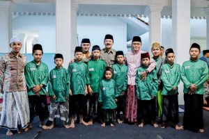PENERIMA BEASISWA SANTRI SUMRINGAH BERTEMU BUPATI PAMEKASAN