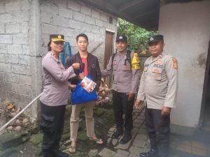 Waka Polres Badung Barbagi Kasih Di Banjar Dama Tibubeneng