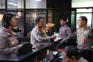 Kapolres AKBP Teguh Priyo wasono Cek Pelayanan Publik
