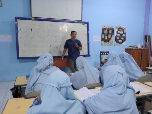Cerita Pembuat Jam Tangan, Berikan Motivasi Kepada Siantriwati Kelas IX Persiapan UJIAN PSSP