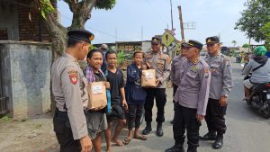 Kembali Polres Nganjuk Bagikan 50 Paket Bansos Ramadan.