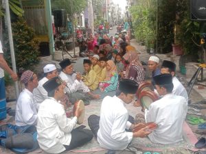 Pertengahan Bulan Puasa Media Warta Hukum Adakan Acara 1 Setahun Sekali Santunan Anak Yatim Piatu Dan Janda Tua Di Kelurahan Kedung Cowek