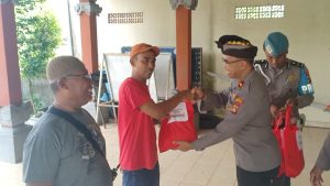 Bantu Warga Kurang Mampu, Polsek Denpasar Timur (Dentim) Kembali Salurkan Bantuan Kemanusiaan Untuk Negeri