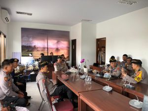 Kapolda Bali Tinjau Secara Virtual Pengamanan Karya IBTK Pura Besakih Melalui Command Center Polda Bali Di Manik Mas Besakih.