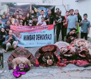 Media Mimbar Giat Takjil Gratis Bersama WNS di Jalan Kenjeran