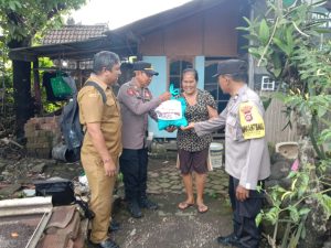 Bantuan Kemanusiaan Polsek Kuta Utara Di Sambut Haru Nenek Yang Sudah Sepuh