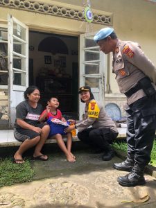 Puluhan Sembako di Bagikan Wakapolres Badung Jelang Hari Raya Idul Fitri 1444 H