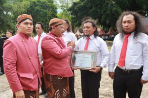 Satreskrim Polres Nganjuk Dianugrahi Penghargaan saat Upacara Peringatan Hari Jadi Kabupaten Nganjuk ke-1068