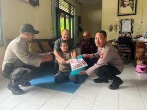 Memberikan Rasa Aman Polsek Kuta Utara Terus Bagikan Sembako