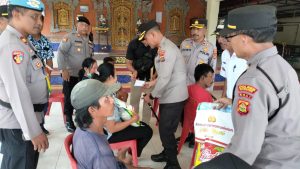 Puluhan Bingkisan Sembako Bagi Masyarakat. Ini Kata Kapolres Badung !!!