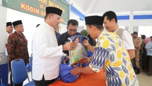 Stabilkan Harga Jelang Lebaran, Bupati Sampang Gelar Operasi Pasar Murah