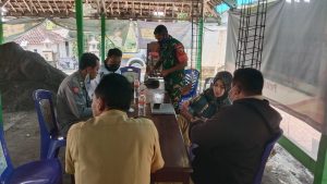 Jalin Erat Silaturahmi, Komsos Babinsa dengan Aparatur Kewilayahan