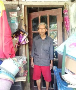 Miris, Seorang Kakek 70 tahun Warga Desa Kepuh Kiriman Mengeluh Adanya Bantuan dari Pemerintah Tidak Tepat Sasaran