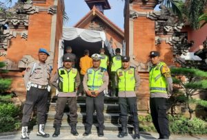 Puluhan Personil Polsek Kuta Utara Amankan Ibadah Minggu Paskah