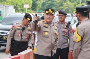 Kapolrestabes Surabaya Cek Kesiapan Pos Pam di Kawasan Stasiun, Pastikan Warga yang Mudik Merasa Aman dan Nyaman
