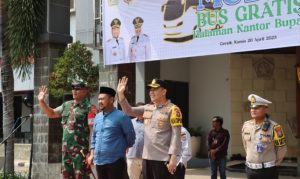 Kapolres Gresik Bersama Forkopimda Lepas Pemberangkatan Mudik Bareng Gratis