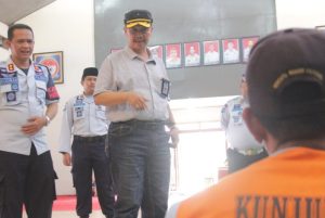 Kadivpas Kanwil Jatim Pantau Kunjungan Idul Fitri di Lapas Tulungagung, Pastikan Pelayanan Berjalan Lancar