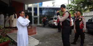 Pastikan Pelaksanaan Ibadah Misa Berjalan Aman, Kapolres Pamekasan Turun Langsung Cek Pam Gereja