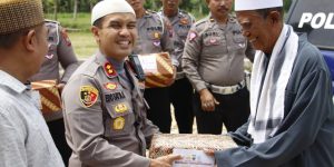 Gelar Jumat Curhat di Masjid Nurul Wathon Desa Gedungan, Kapolres Sumenep : Jangan Sampai Anak -Anak Jadi Korban Petasan