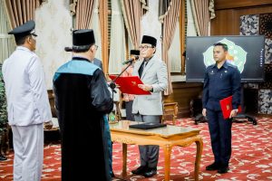 BUPATI PAMEKASAN LANTIK KADES PAW DESA ARTODUNG, INGATKAN PELAYANAN KEPADA MASYARAKAT