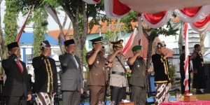 Kapolres Sampang Hadiri Upacara Peringatan Hari Pendidikan Nasional 2023 Di Alun-Alun Trunojoyo Sampang