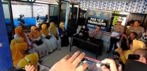 Polres Sumenep Gercep Amankan Emak-Emak Viral di Medsos Konvoi Tanpa Helm