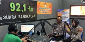Satlantas Polres Bangkalan Sosialisasi Pemberlakuan Tilang Manual di Radio