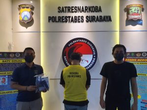 Polisi Grebek Kamar Kos di Jalan Margorejo, Sebanyak 11 Poket Sabu Ditemukan 